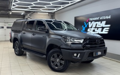 Бронирование кузова Toyota Hilux матовой защитной плёнкой и покраска декоративных элементов
