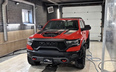 Двухфазная мойка автомобиля Dodge Ram TRX