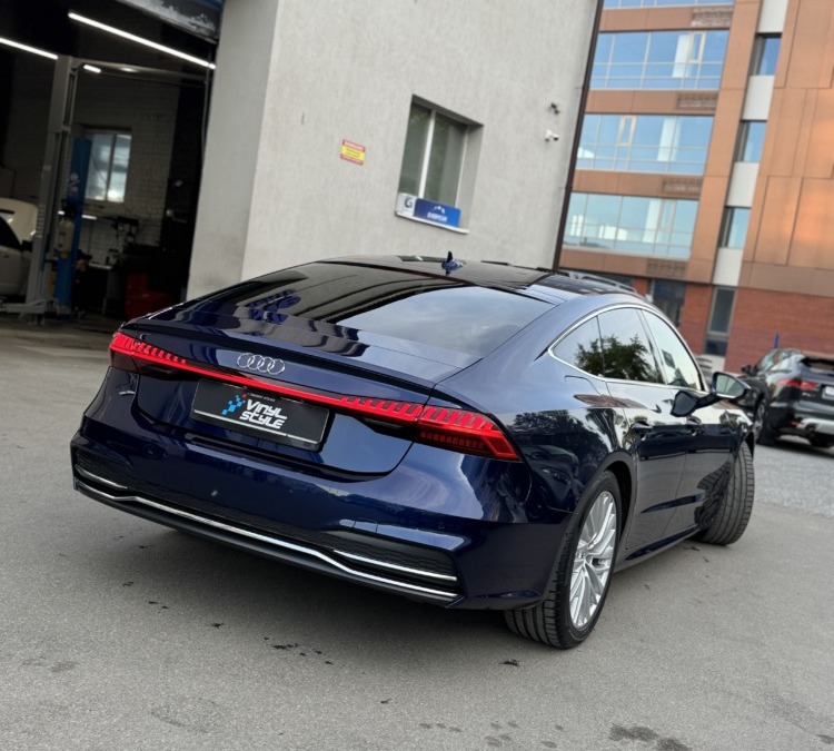 Бронирование кузова автомобиля Audi A7 глянцевой полиуретановой пленкой