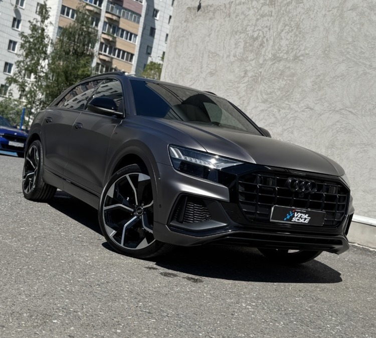Audi Q8 — оклейка кузова цветной полиуретановой пленкой