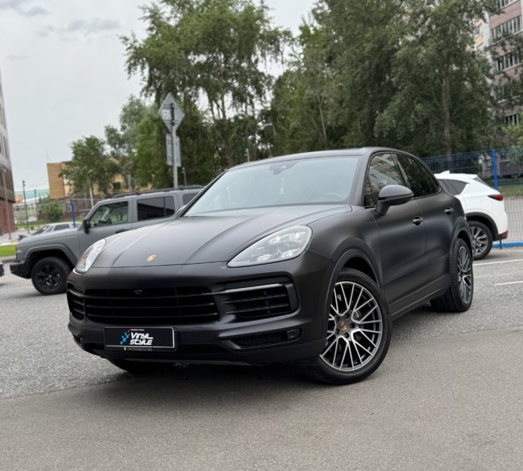 Бронирование Porsche Cayenne матовой плёнкой, пошив ковров, техническое обслуживание и деликатная мойка авто
