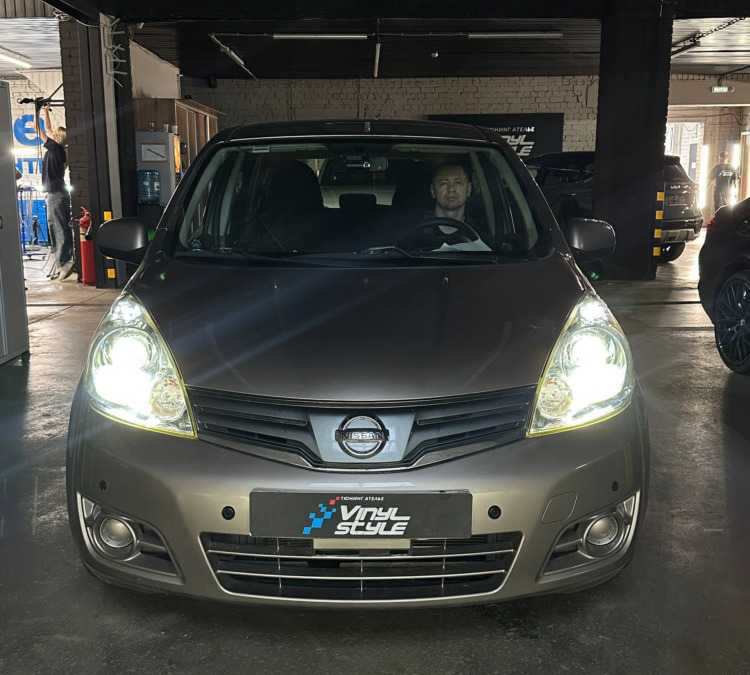 Nissan Note — полировка фар, установка Bi-Led модулей GTR G5 Max