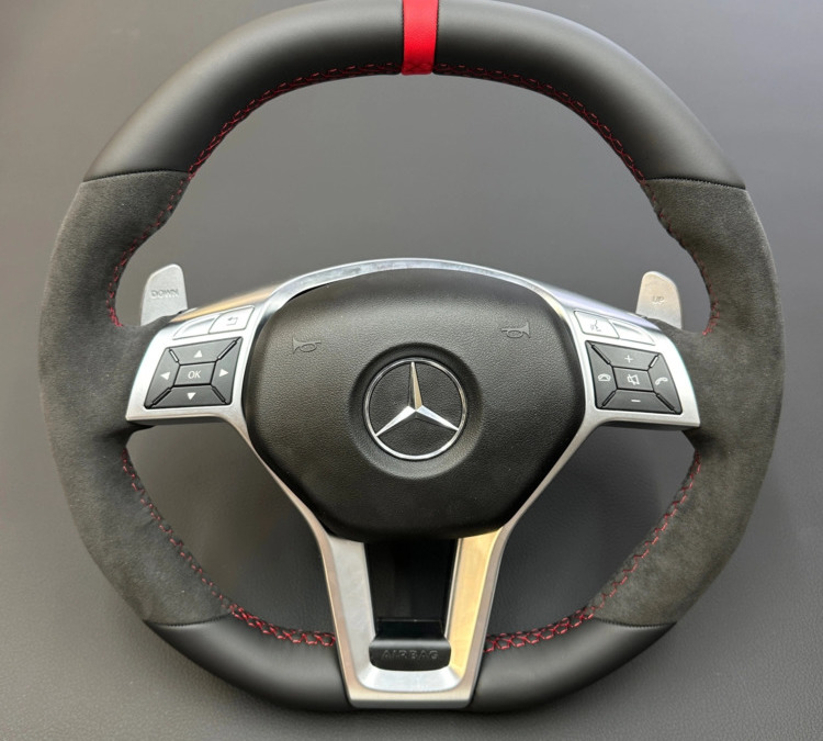 Перешив руля Mercedes GLA 45 с использование натуральной кожи и алькантары