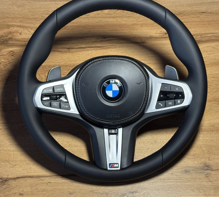 Перешили руль от BMW X7 с использованием натуральной кожи