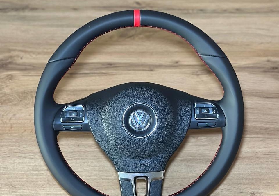 Volkswagen Tiguan — перетяжка руля с использованием натуральной кожи