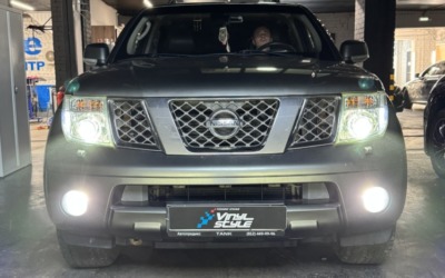 Nissan Pathfinder — установка би-лед модулей Aozoom A3 max, полировка и бронирование фар