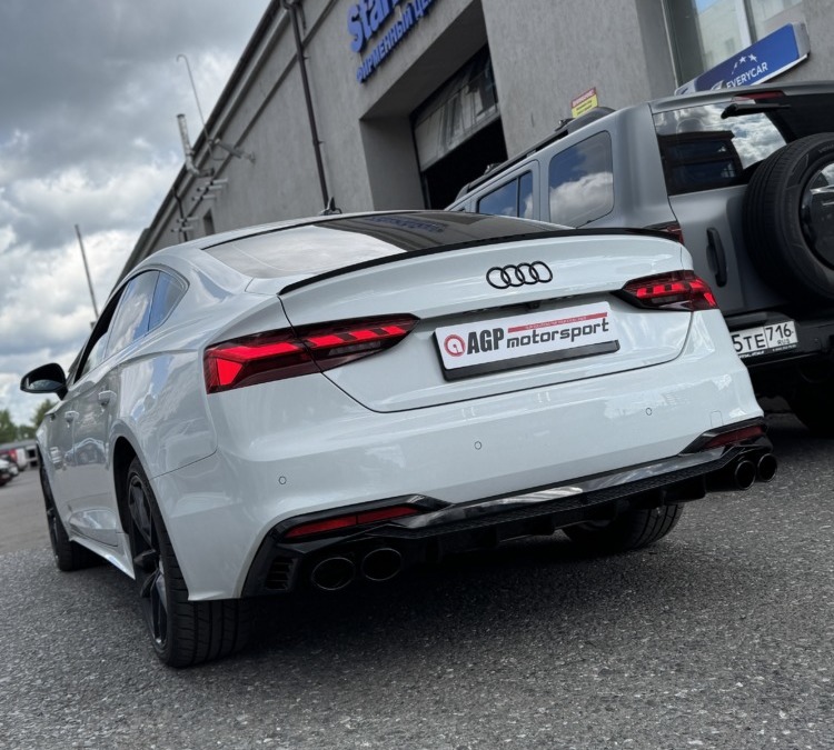 Audi A5 на раздвоении выхлопа c заменой диффузора и насадок