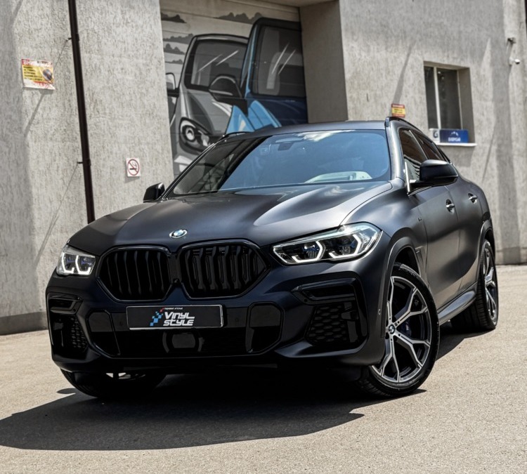 Бронирование BMW X6 матовой полиуретановой пленкой и выполнили антихром
