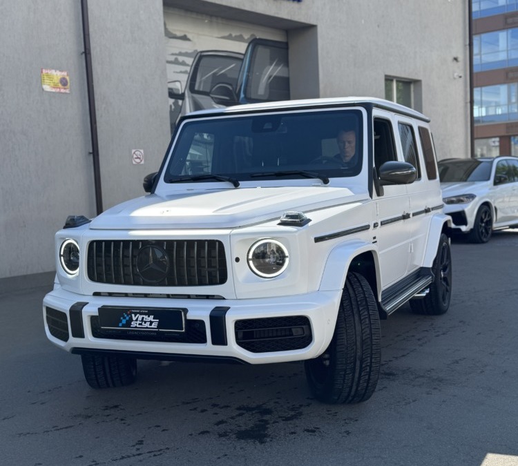 Матовый с завода Mercedes G-класс забронировали матовой защитной пленкой
