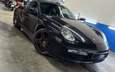 Процесс ремонта вмятины на Porsche Boxter