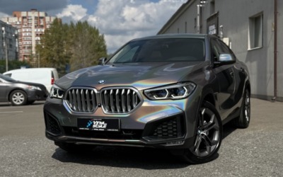 BMW X6 — оклейка автомобиля пленкой с эффектом хамелеона
