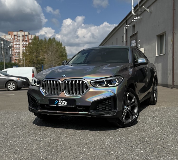 BMW X6 — оклейка автомобиля пленкой с эффектом хамелеона