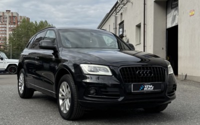 Audi Q5 — перетяжка потолка и покраска потолочного пластика, перетяжка руля и ручки КПП