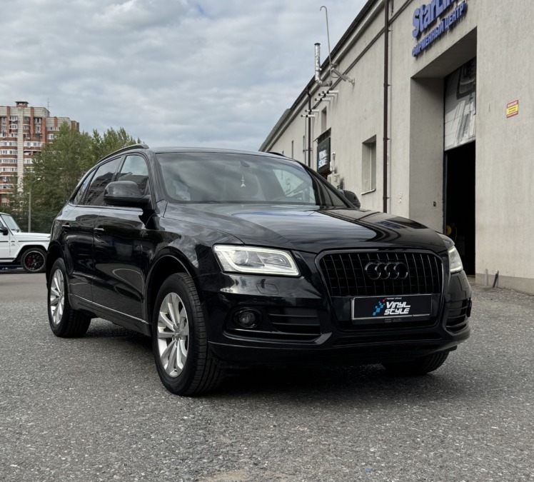 Audi Q5 — перетяжка потолка и покраска потолочного пластика, перетяжка руля и ручки КПП