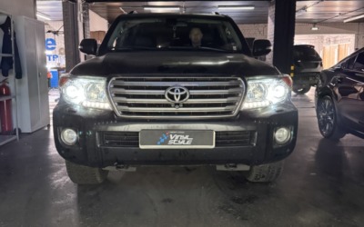 Toyota Land Cruiser 200 — установили би-лед модули Aozoom K3 Dragon Knight