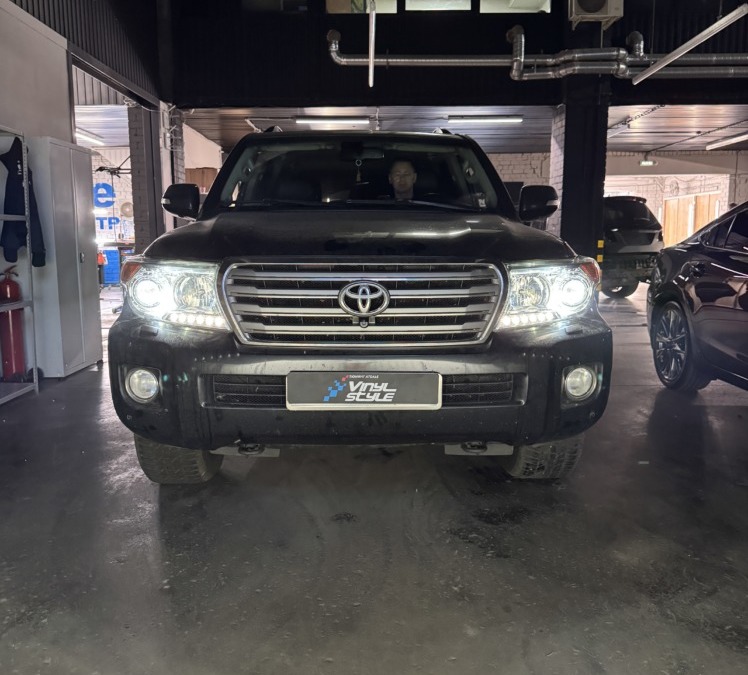 Toyota Land Cruiser 200 — установили би-лед модули Aozoom K3 Dragon Knight