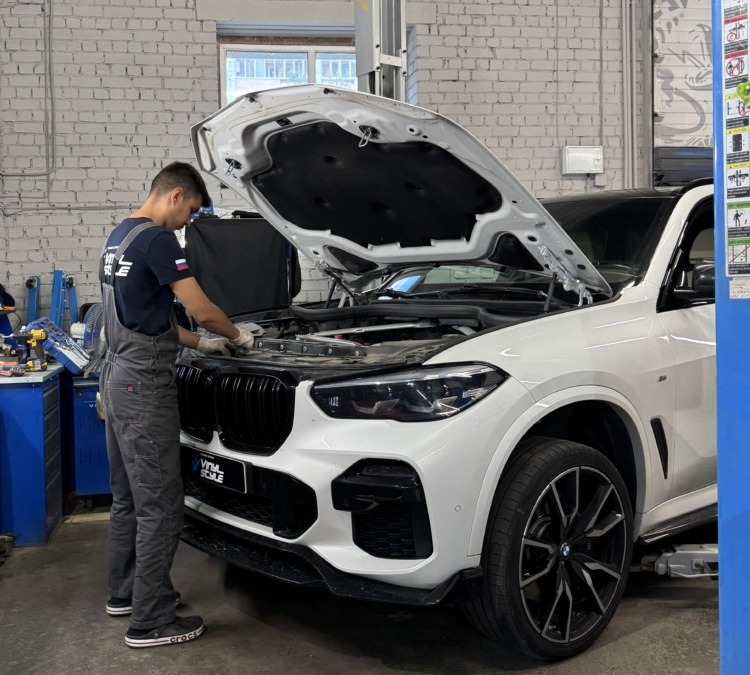 BMW X5 на обслуживании: помыли радиаторы, заменили тормозные колодки, масло и все фильтра