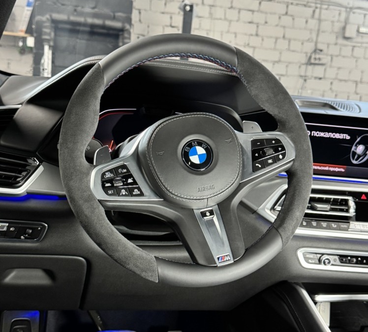 BMW X6 — перетянули руль в алькантару и натуральную кожу