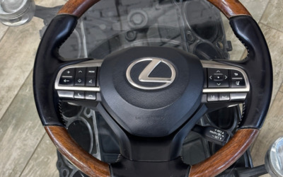 Перешив руля автомобиля Lexus LX 570 с использованием натуральной кожи