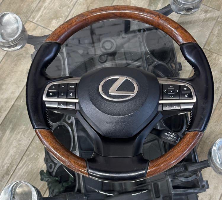 Перешив руля автомобиля Lexus LX 570 с использованием натуральной кожи