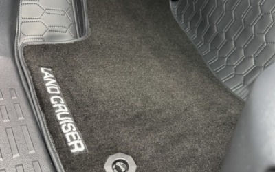 Пошив кожаных 3D ковров в комплекте с ворсовыми для автомобиля Toyota Land Cruiser Prado