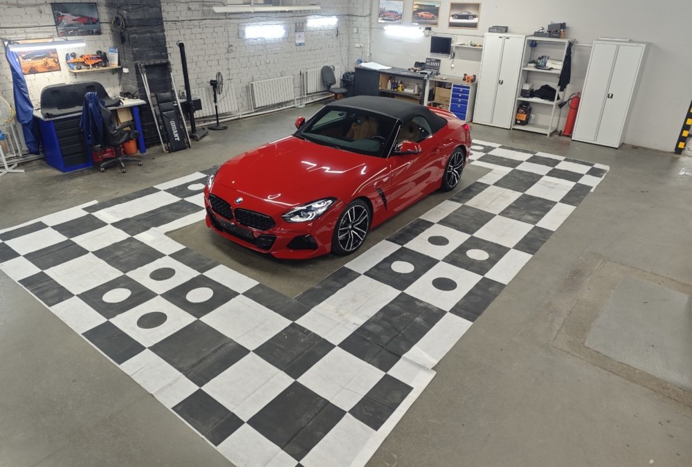 BMW Z4 2023 — бронирование кузова, установка кругового обзора, установка доводчиков дверей