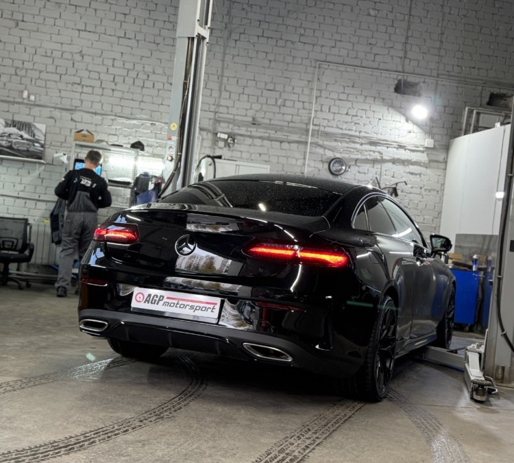 Mercedes E200 — сделали чип тюнинг 250 лс и 400 нм и управляемых выхлоп на заслонках