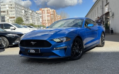 Оклейка Ford Mustang — глянцевой полиуретановой плёнкой