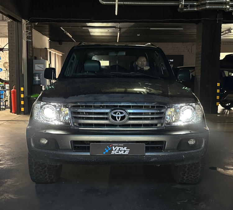 Улучшили освещение Toyota Land Cruiser 100 — установили двухчиповые билед модули фирмы «Hp car»
