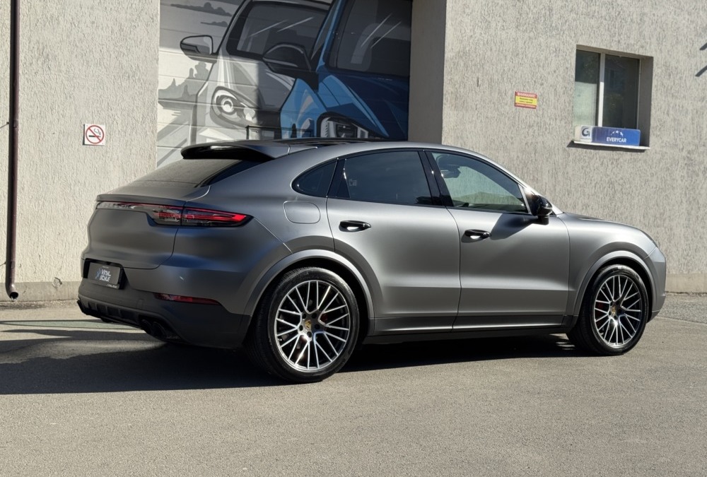 Porsche Cayenne — оклейка цветной полиуретановой пленкой, покраска зеркал и ручек, ремонт фары