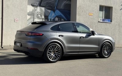 Porsche Cayenne — оклейка цветной полиуретановой пленкой, покраска зеркал и ручек, ремонт фары