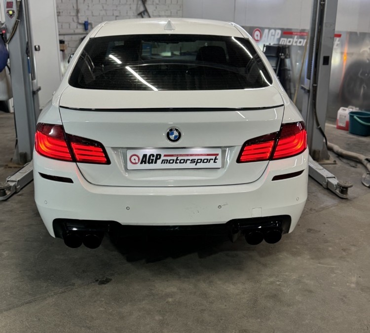 BMW 5 series в кузове f10 — раздвоение выхлопа, установка диффузора и насадок