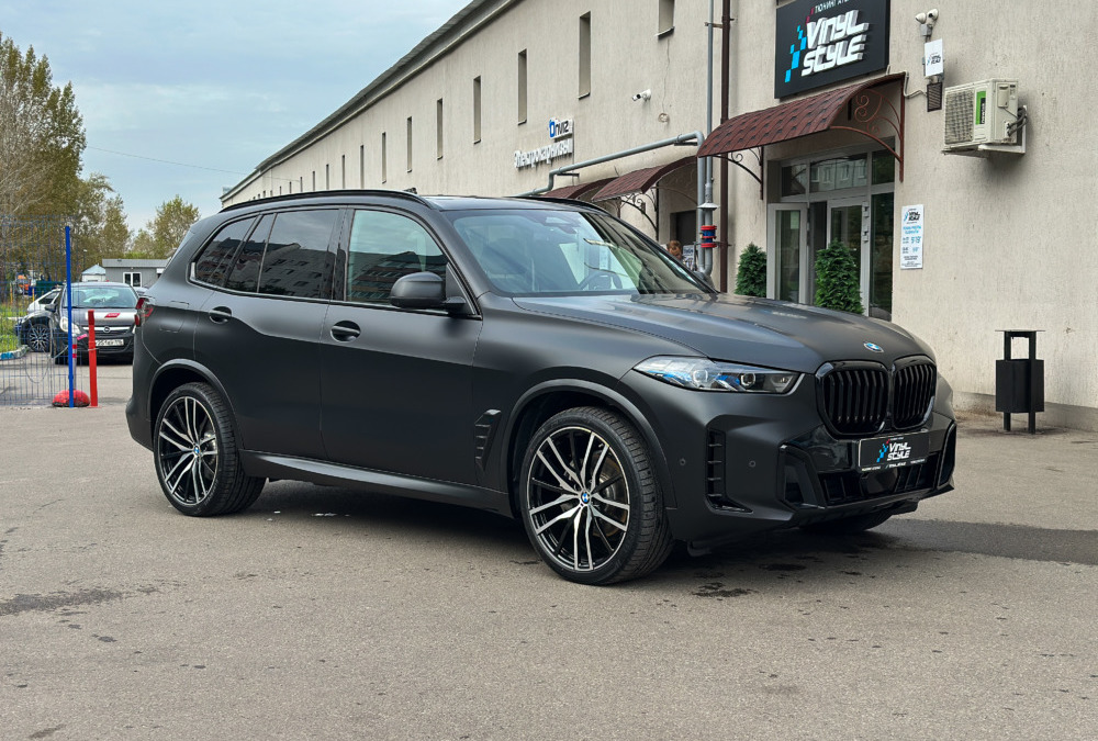 BMW X5 — бронирование кузова матовой полиуретановой пленкой