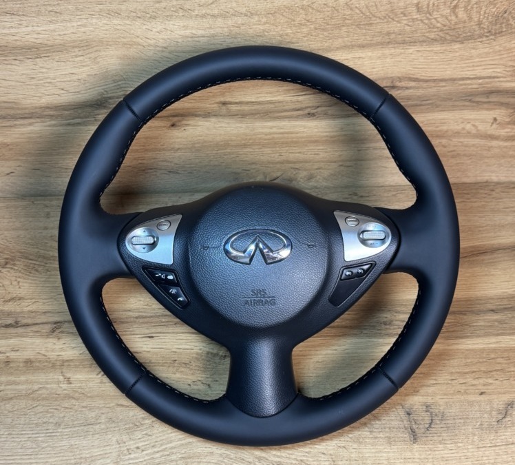 Перетяжка руля автомобиля Infiniti QX70