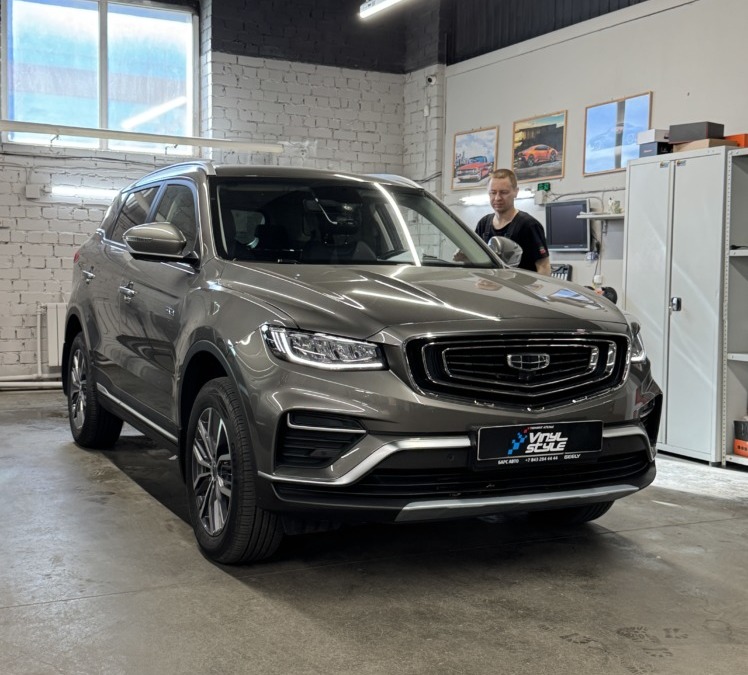 Установили омыватель на штатную камеру заднего вида Geely Atlas