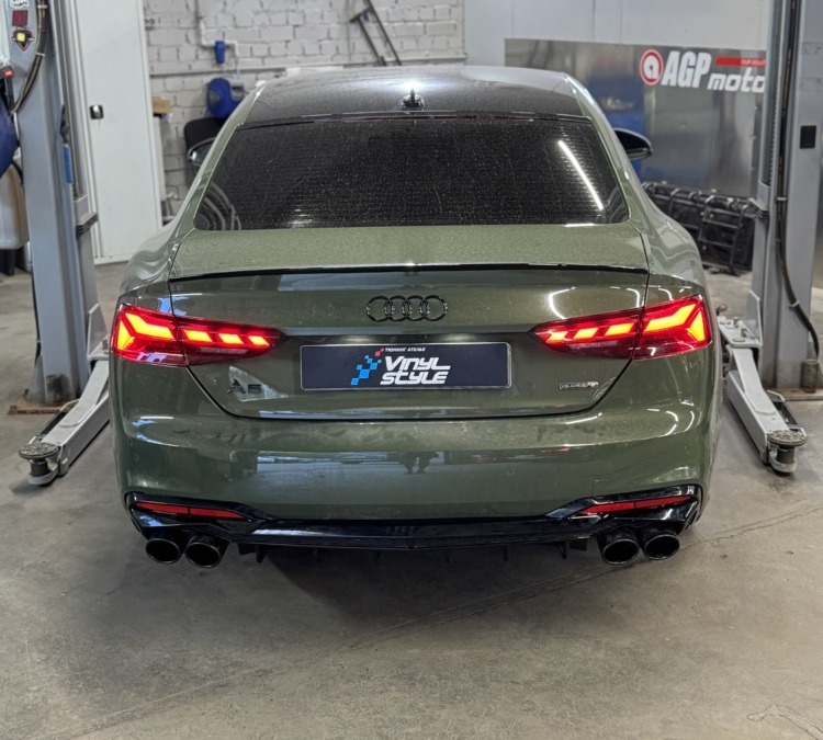 На Audi A5 заменили задний диффузор, установили насадки и сделали управляемый выхлоп на заслонке