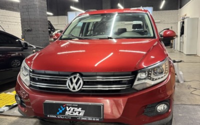 Volkswagen Tiguan — ремонт водительского сидения, центрального подлокотника, перетяжка руля, ручки КПП, химчистка салона