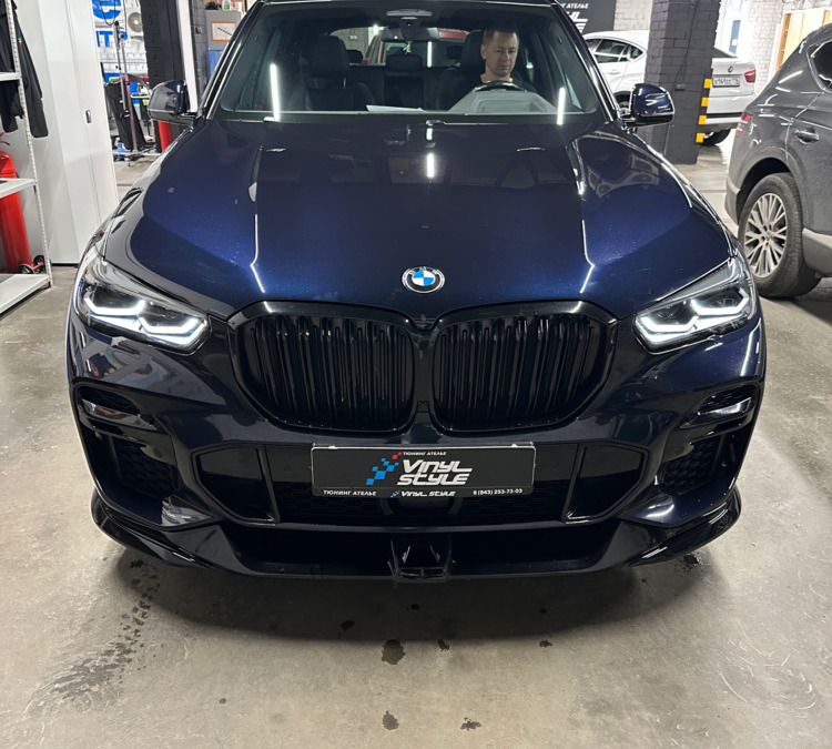 BMW X5 2022 года — установка biled модулей, покраска масок фар, бронирование