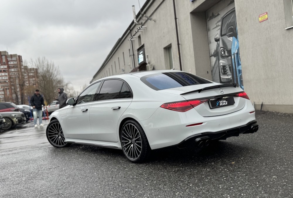 Mercedes S-class W223 — оклейка кузова белой полиуретановой пленкой