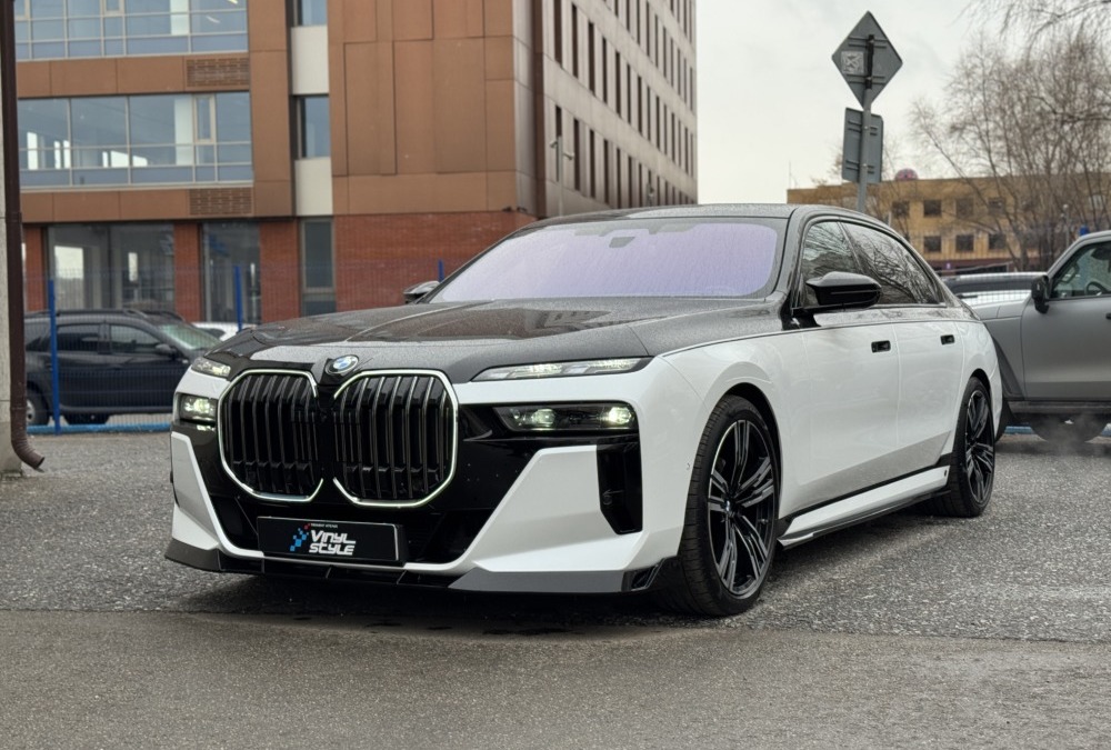BMW 7 series — установка обвеса, выполнили антихром и оклейку автомобиля