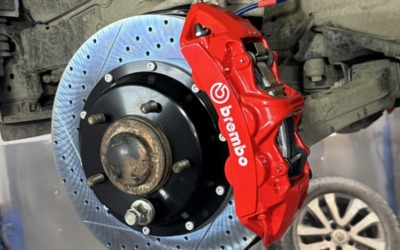 Toyota Land Cruiser 200 — установка усиленного тормозного комплекта