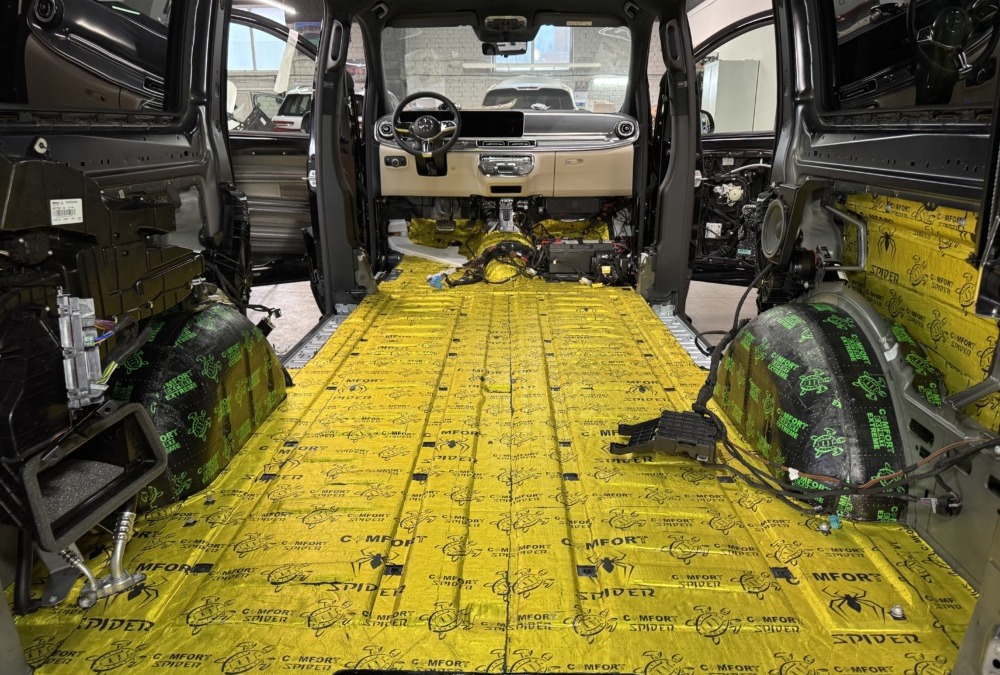 Выполнили комплексную шумоизоляцию салона Mercedes-Benz V-Class