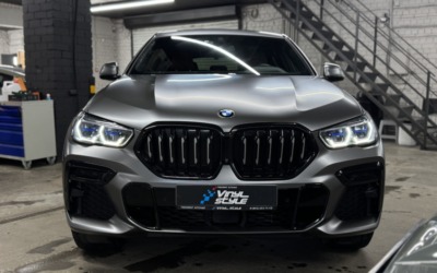 Оклейка автомобиля BMW X6 цветной полиуретановой пленкой