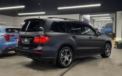 Mercedes GL 400 — оклейка автомобиля матовой темно-синей пленкой, выполнили антихром