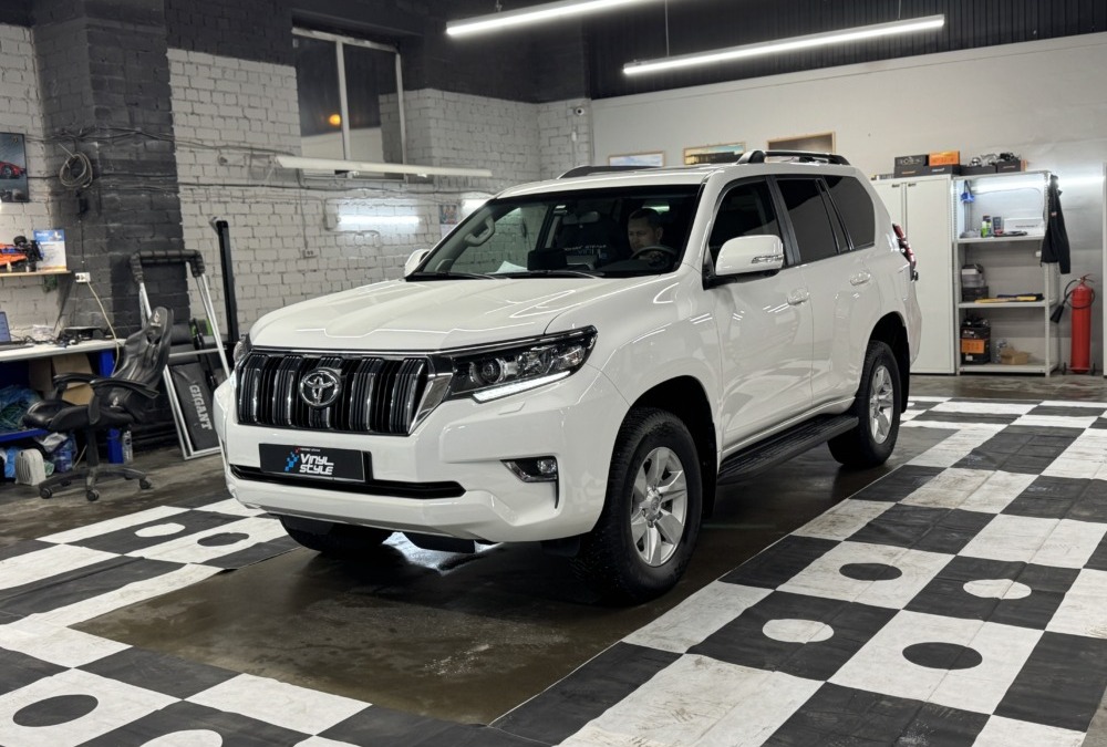 Toyota Land Cruiser Prado 2022 года — установка системы кругового обзора и 12,3-дюймовой мультимедийной системы на базе Android