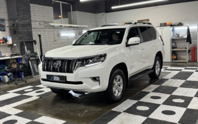 Toyota Land Cruiser Prado 2022 года — установка системы кругового обзора и 12,3-дюймовой мультимедийной системы на базе Android