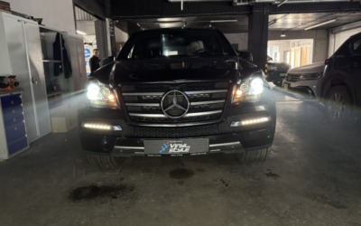 Mercedes GL W164 — установили современные bi-led модули