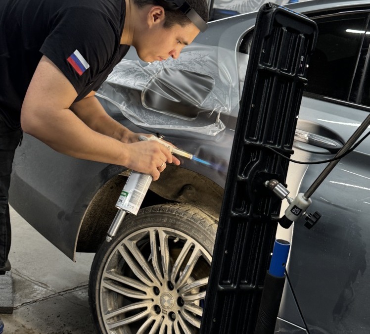 Ремонт вмятины без покраски на заднем крыле BMW 5 series