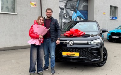 Выдали автомобиль Volkswagen Tiguan L Pro 2025 года, 2.0 бензин, 220 л.с.