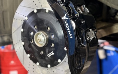 Установили на Voyah Free усиленную тормозную систему по кругу